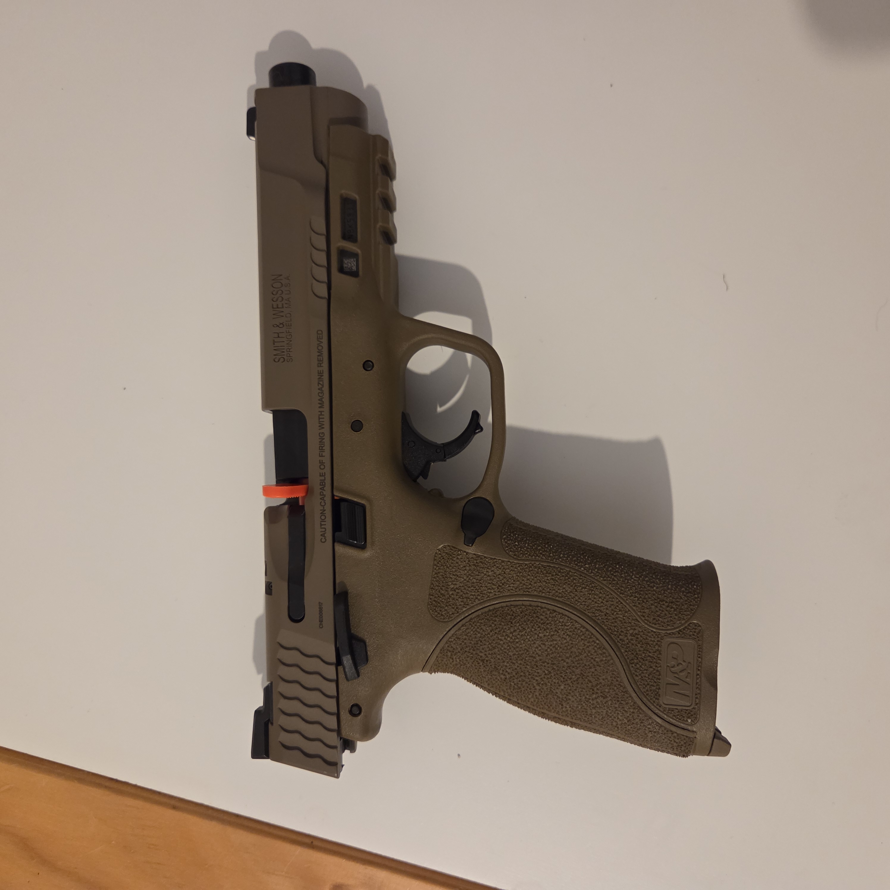 Smith & Wesson MP9 2.0 camo