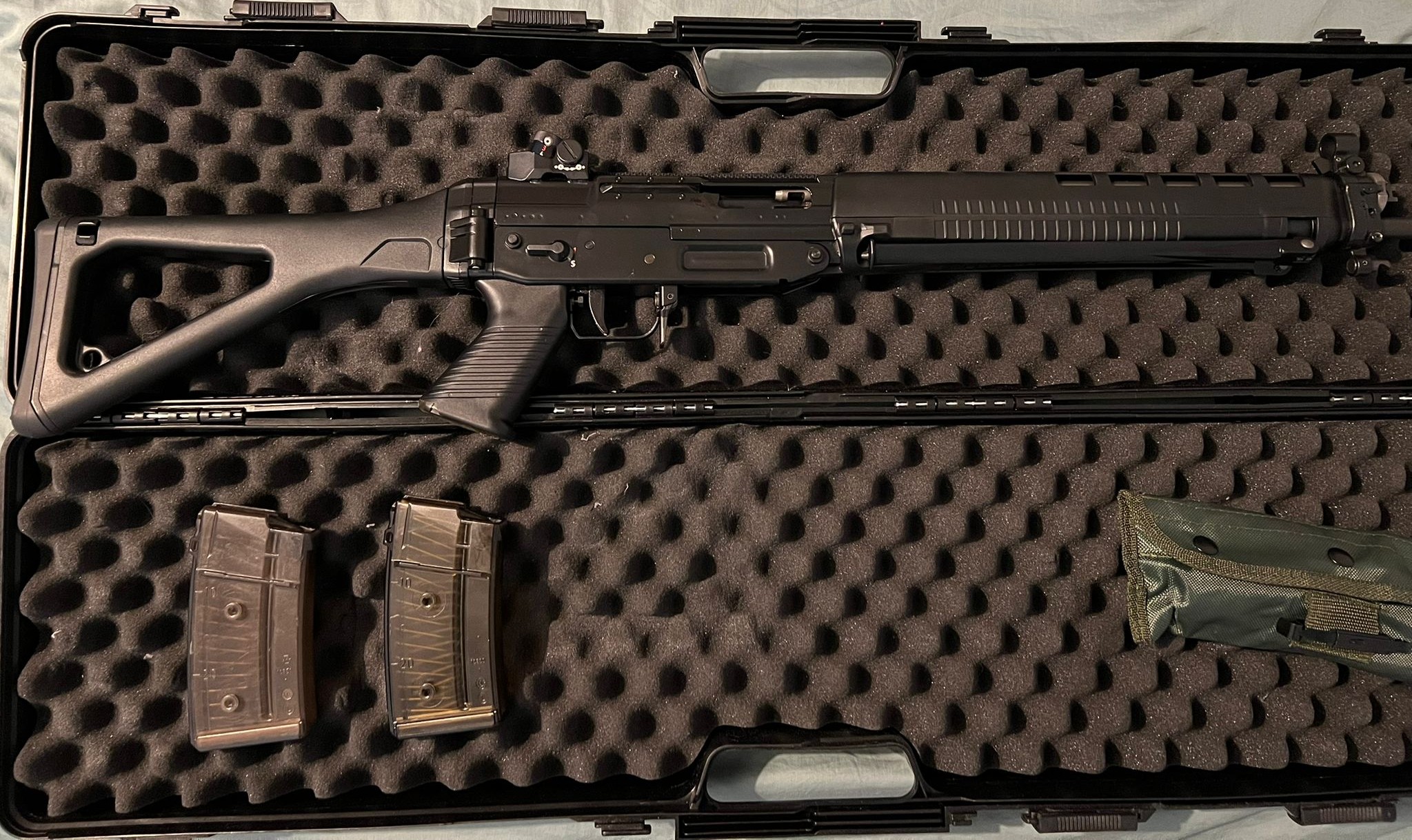 SIG PE90 (version civile du SG550) en calibre GP90